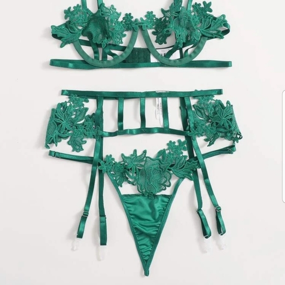 Cut-out Crochet Underwire Garter Lingerie S - Picture 5 of 5